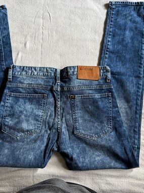 Slim Straight Jeans in Medium Blue Wash